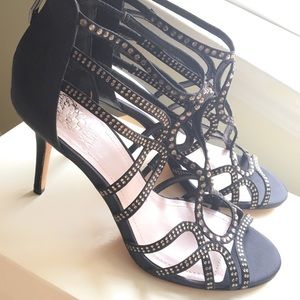 NWOT VINCE CAMUTO BLACK SATIN HEELS SIZE 7